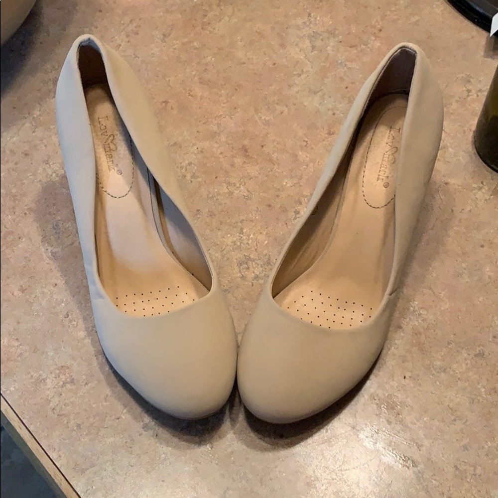 Shoes - Picture 4 of 5